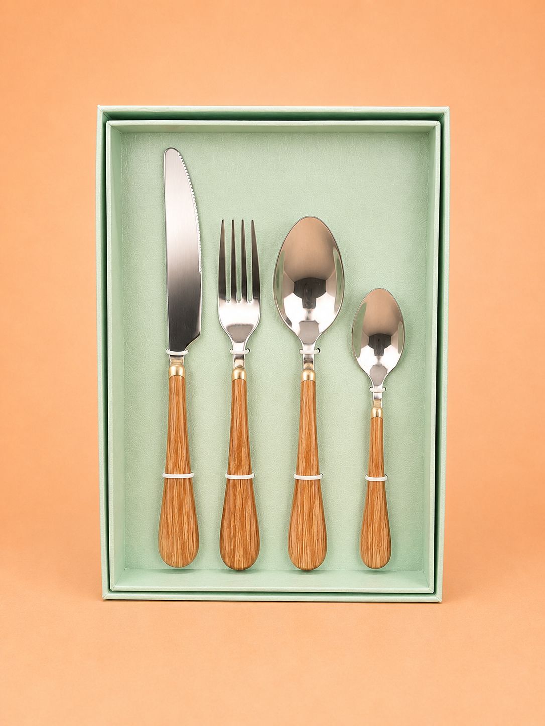 24-Piece Cutlery Set