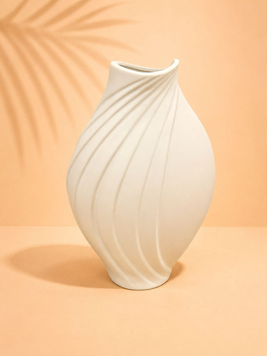 Decorative Vase – 30 × 20 cm